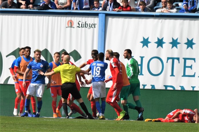 35. Spieltag 18/19: Hansa Rostock - Sportfreunde Lotte - Bild 14