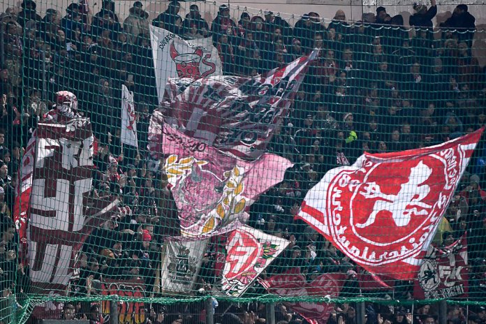17. Spieltag 18/19: SpVgg Unterhaching - 1. FC Kaiserslautern - Bild 14