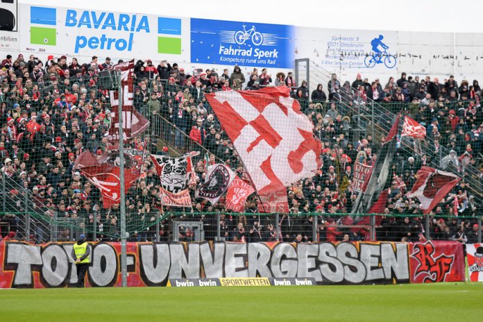 20. Spieltag 19/20: SpVgg Unterhaching - 1. FC Kaiserslautern - Bild 2