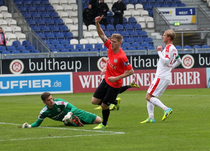 23. Spieltag 15/16: Wehen Wiesbaden - Hallescher FC - Bild 5