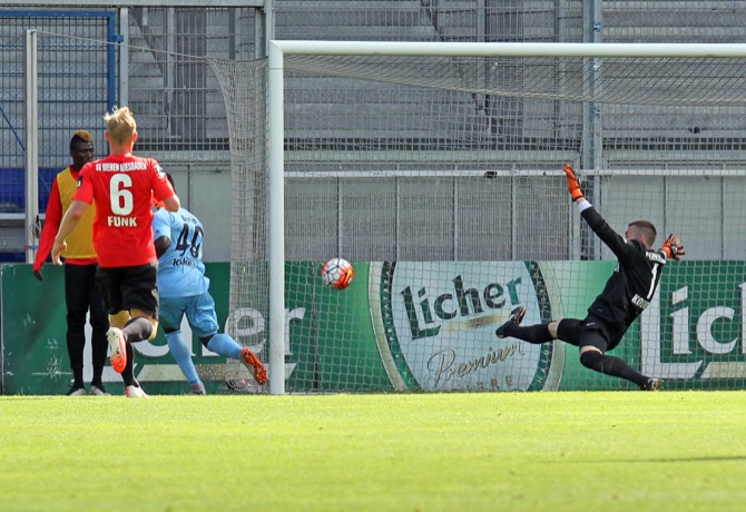 9. Spieltag 15/16: Wehen Wiesbaden - Stuttgarter Kickers - Bild