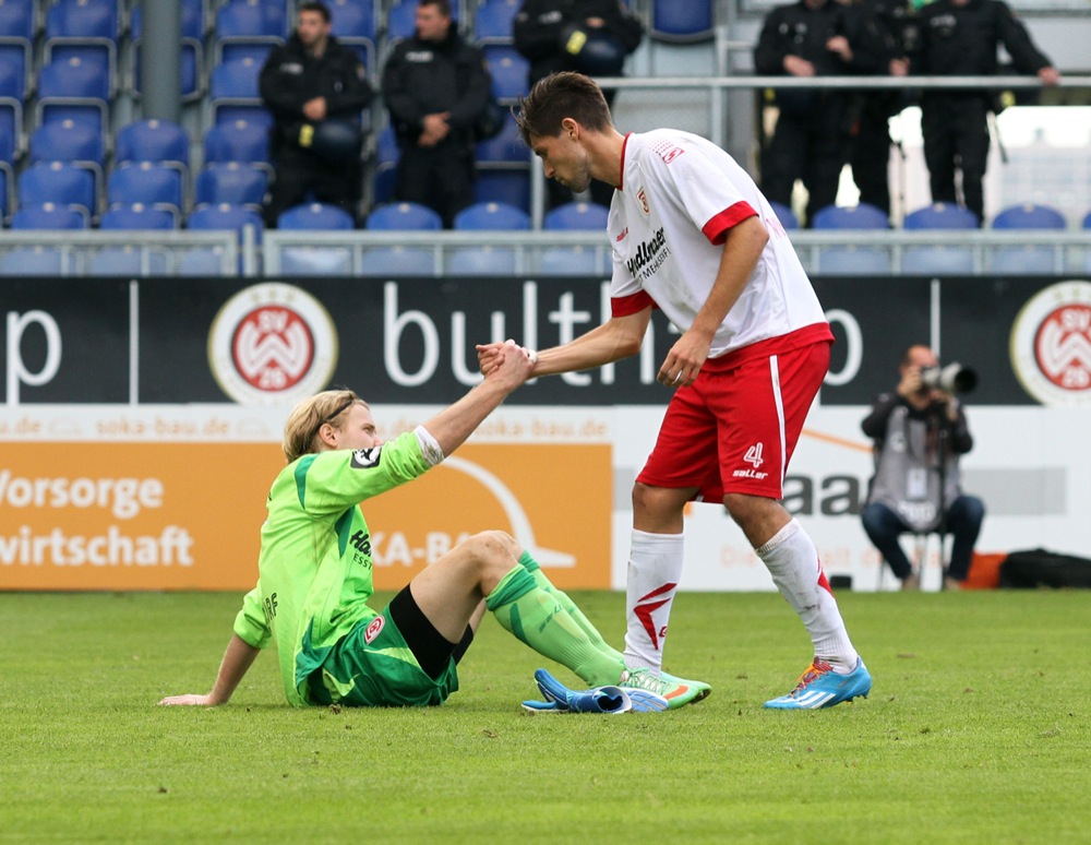 12. Spieltag 14/15: SV Wehen Wiesbaden - Jahn Regensburg  - Bild 16