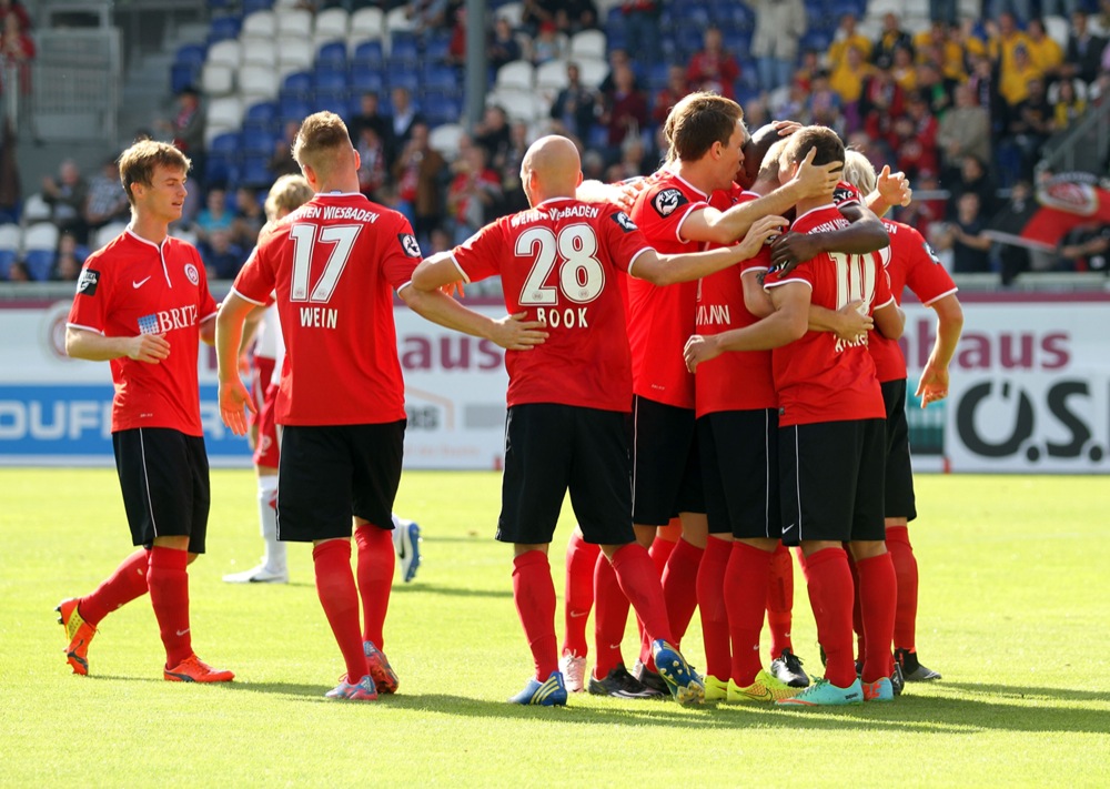 12. Spieltag 14/15: SV Wehen Wiesbaden - Jahn Regensburg  - Bild 6