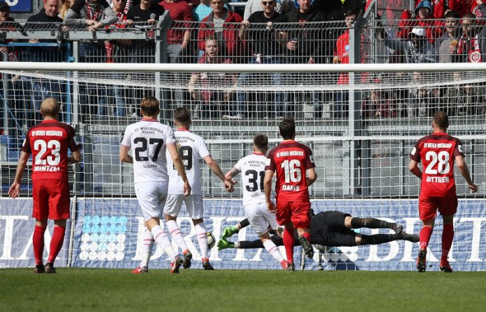 32. Spieltag 17/18: SV Wehen Wiesbaden - Würzburger Kickers - Bild 10
