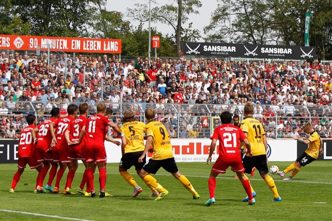 2. Spieltag 15/16: Würzburger Kickers - Dynamo Dresden