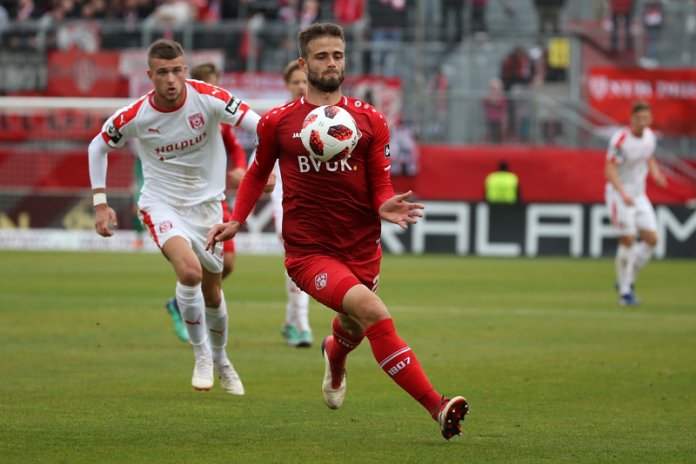 13. Spieltag 18/19: Würzburger Kickers - Hallescher FC - Bild 1