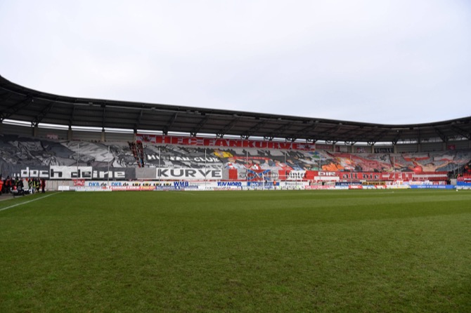 Magdeburg bezwingt Halle - Spielbericht + Bilder