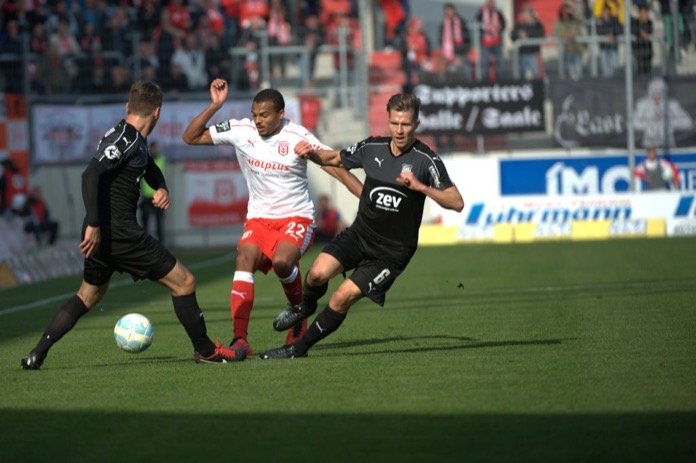 11. Spieltag 16/17: Hallescher FC - FSV Zwickau - Bild 13