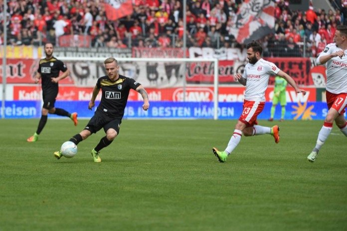 35. Spieltag 16/17: Hallescher FC - 1. FC Magdeburg - Bild 9
