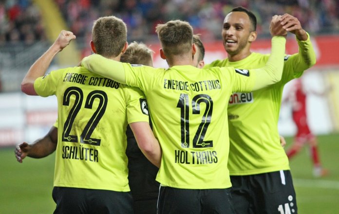 14. Spieltag 18/19: 1. FC Kaiserslautern - Energie Cottbus - Bild 10