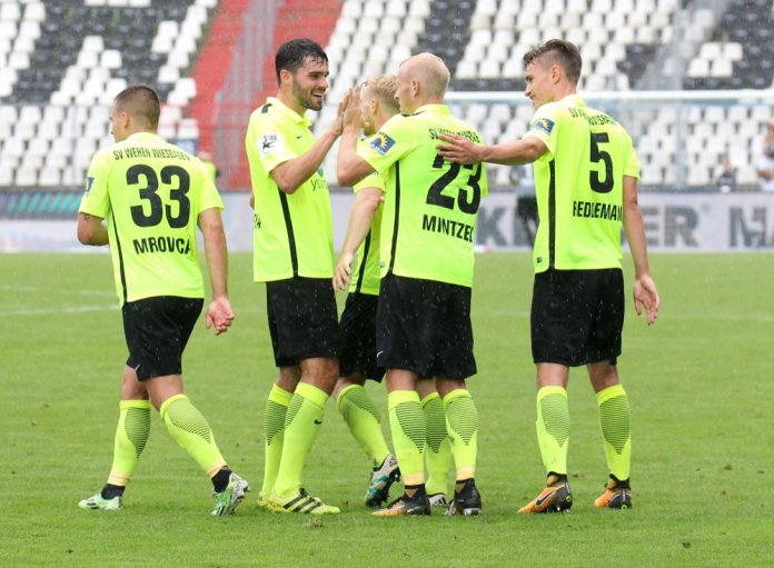 4. Spieltag 17/18: Karlsruher SC - SV Wehen Wiesbaden  - Bild 11