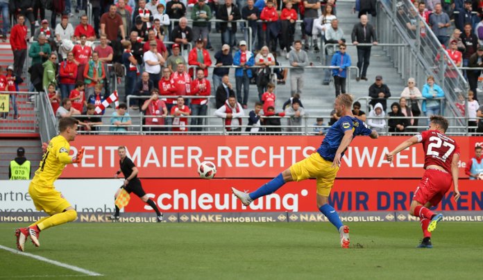 8. Spieltag 18/19: Würzburger Kickers - Eintracht Braunschweig - Bild 7