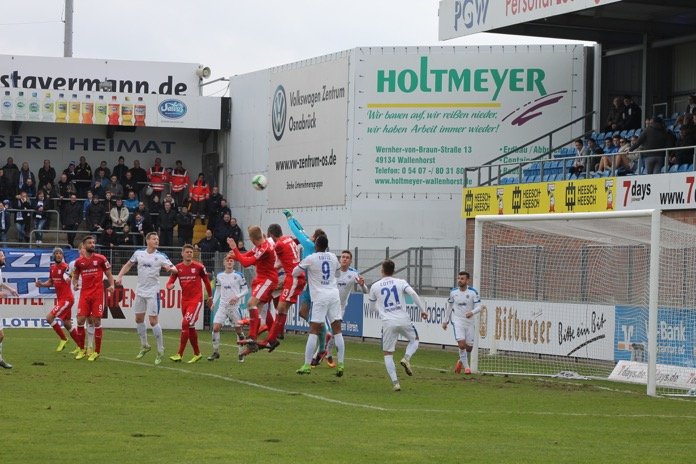 28. Spieltag 16/17: Sportfreunde Lotte - Hallescher FC - Bild 23