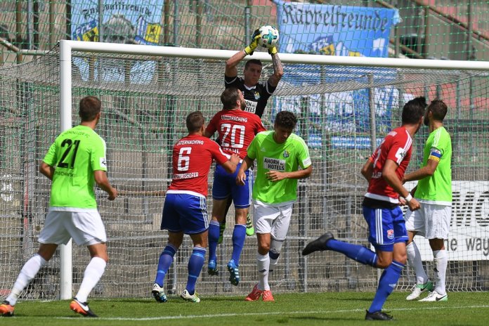 6. Spieltag 17/18: SpVgg Unterhaching - Chemnitzer FC - Bild 1