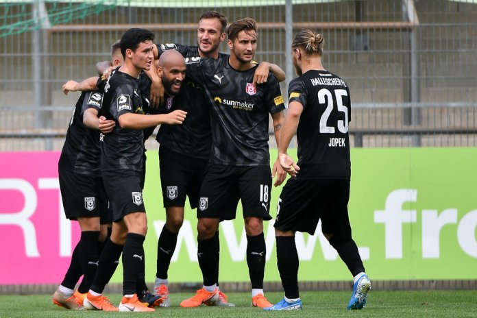6. Spieltag 19/20: SpVgg Unterhaching - Hallescher FC - Bild 12