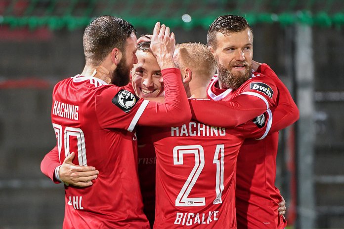 17. Spieltag 18/19: SpVgg Unterhaching - 1. FC Kaiserslautern - Bild 10